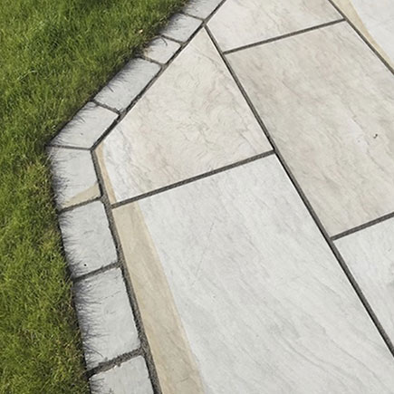 Yorkstone-tumbled-setts-edgings